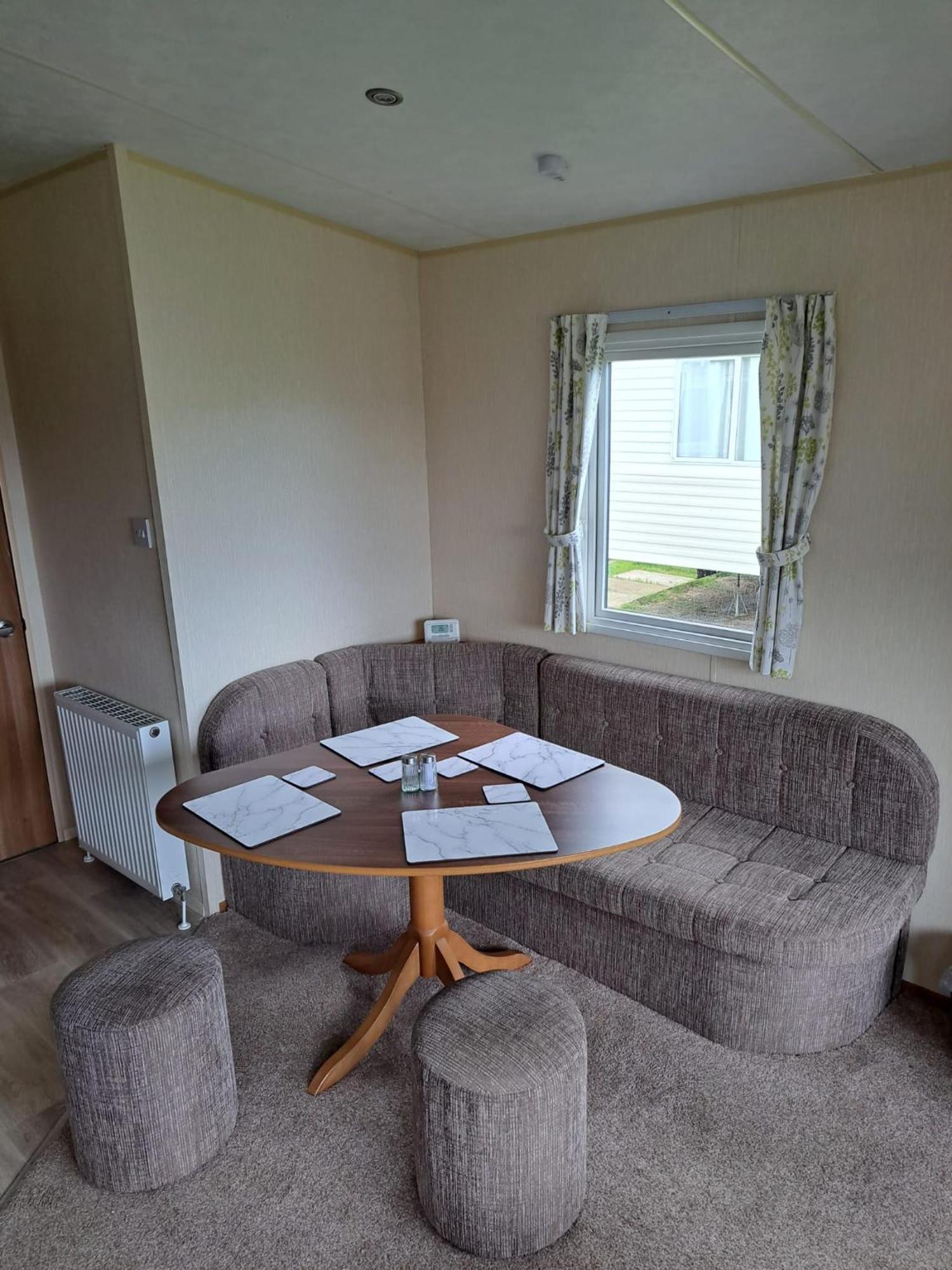 Caravan Waxholme Bagian luar foto